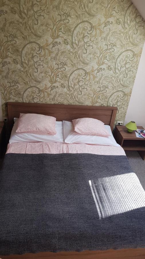 Vegvar Delux Apartman Gyula Exterior photo