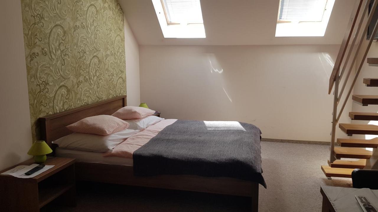 Vegvar Delux Apartman Gyula Exterior photo